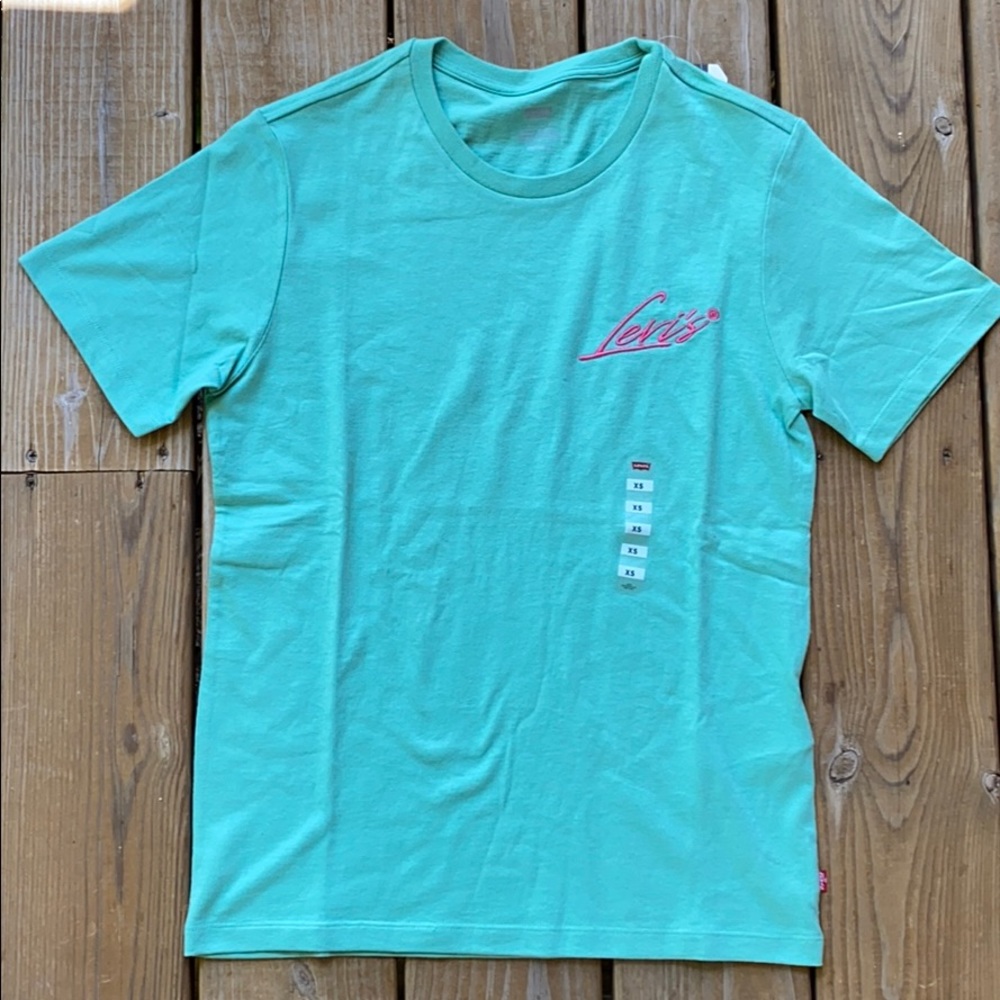 Levi’s t-shirt